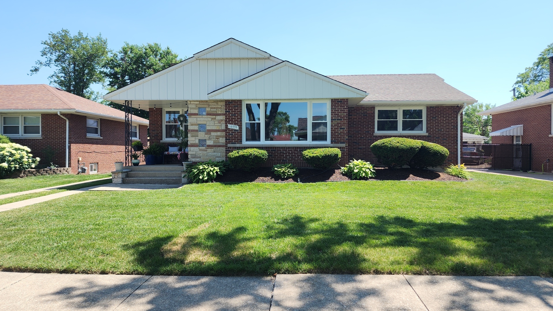 Property Photo: 10335 Cambridge Street IL 60154