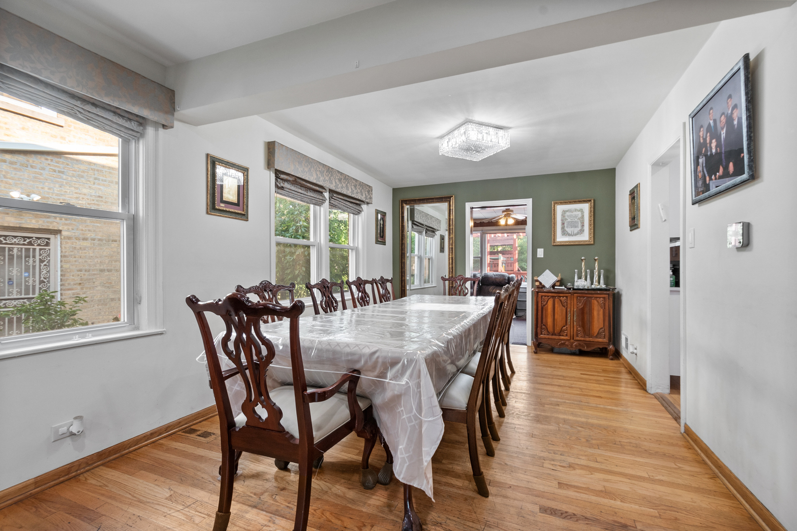 Property Photo: 2837 W Coyle Avenue IL 60645