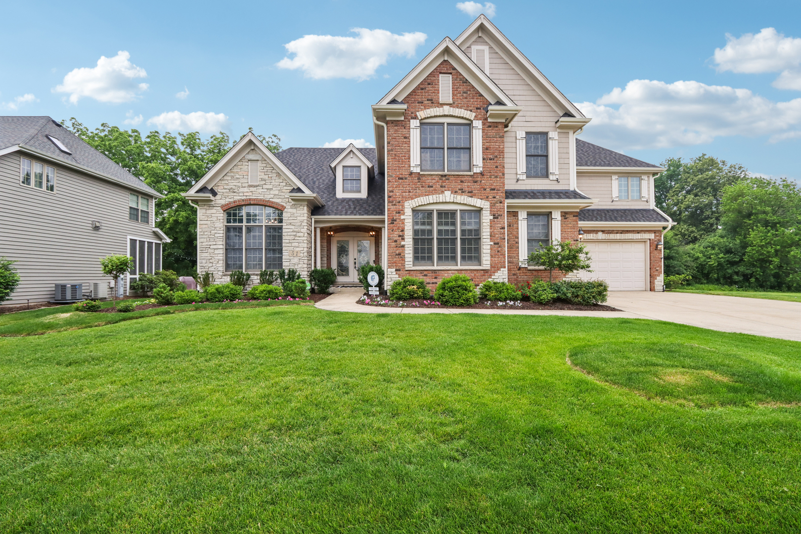 51 Mitchell Circle  Wheaton IL 60189 photo