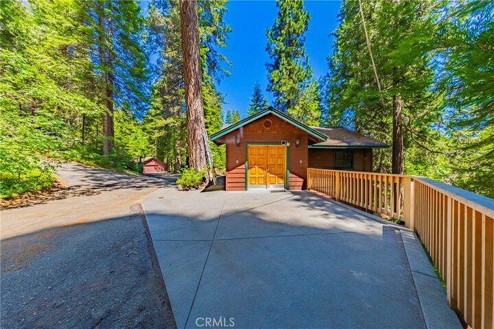 Property Photo: 1174 Railroad Lane CA 93623