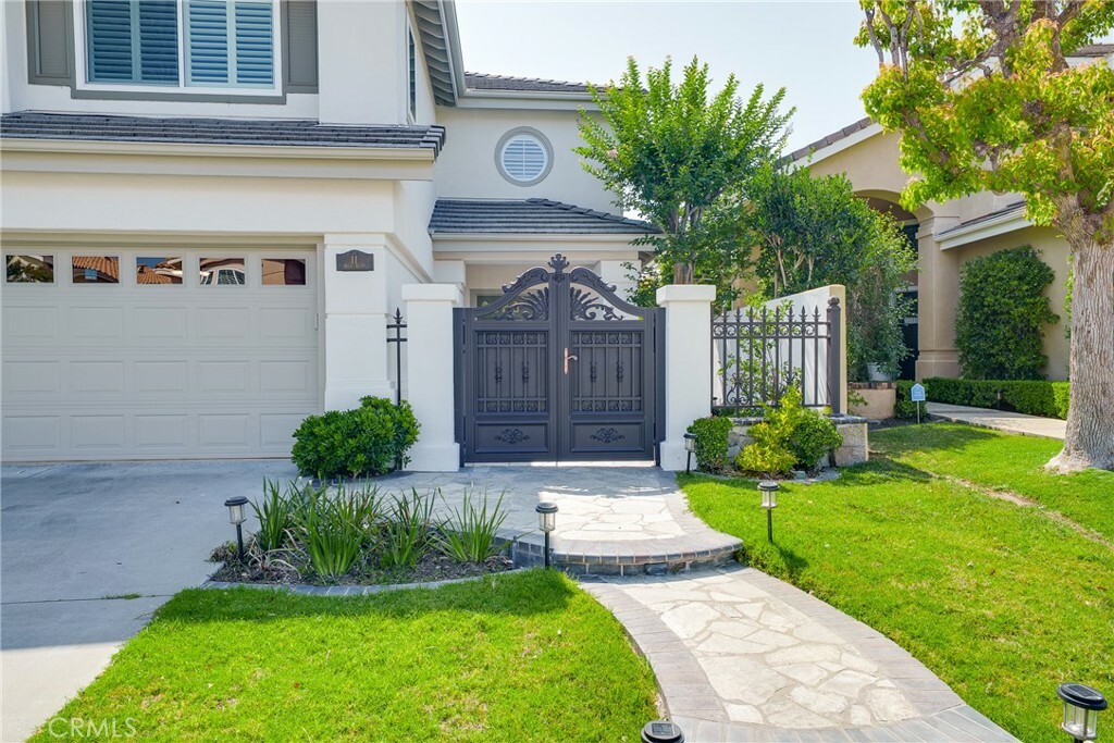 Property Photo: 11 High Bluff CA 92677