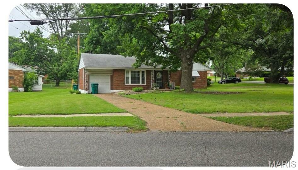 Property Photo: 1100 Wentworth Drive MO 63137