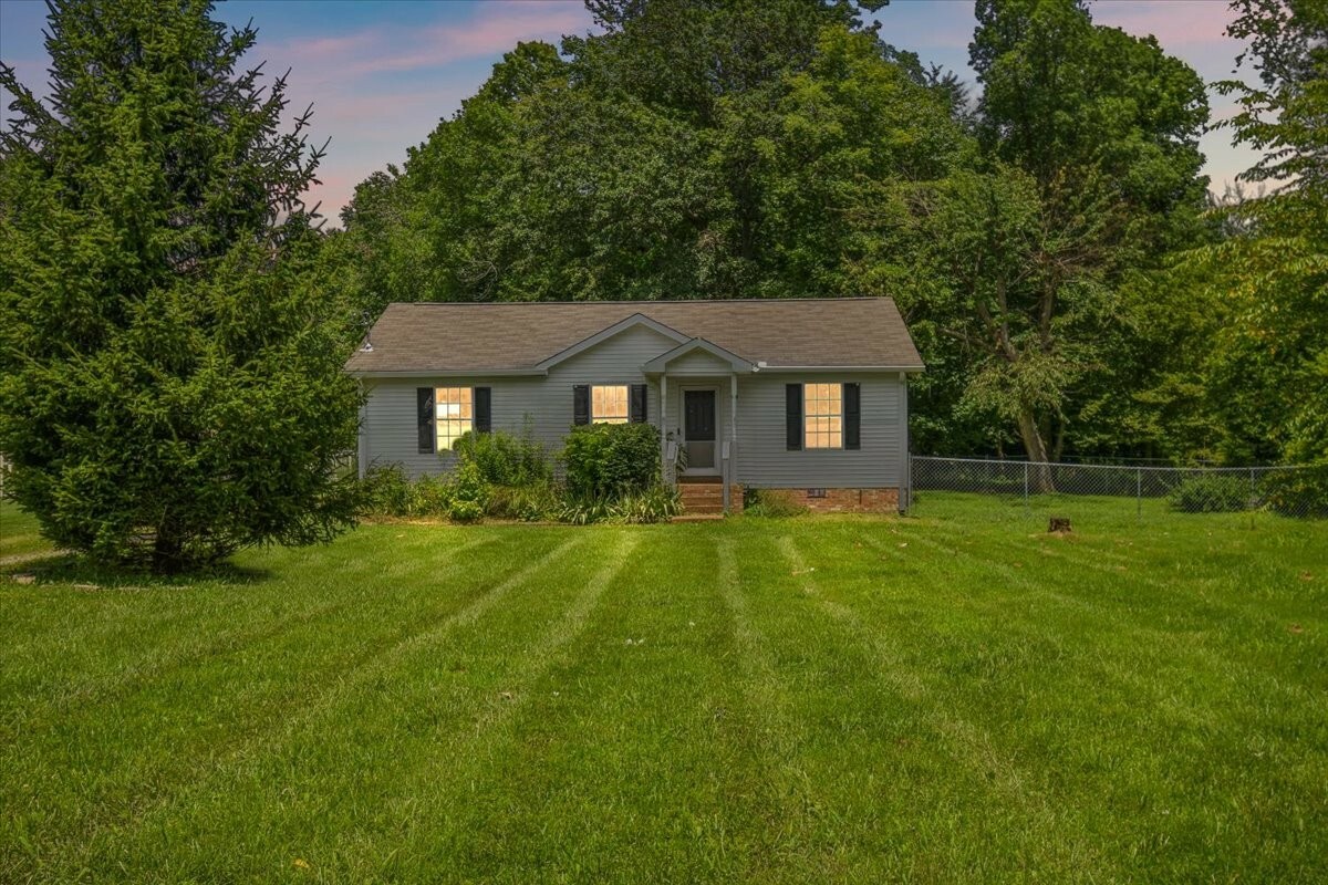 Property Photo: 107 Willow Ct TN 37148