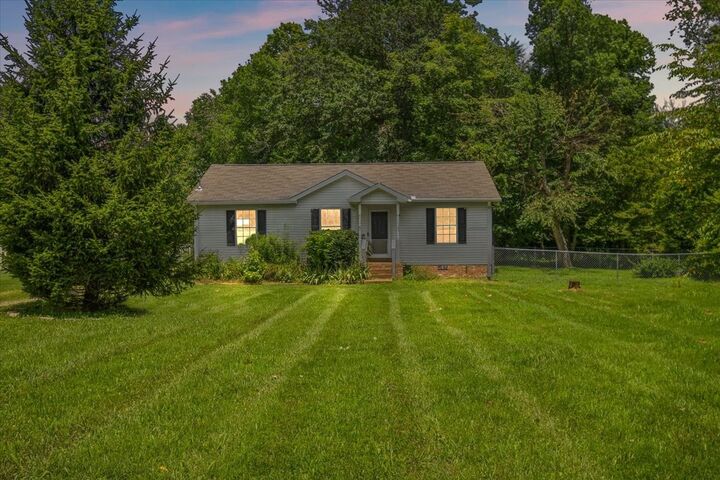Property Photo:  107 Willow Ct  TN 37148 
