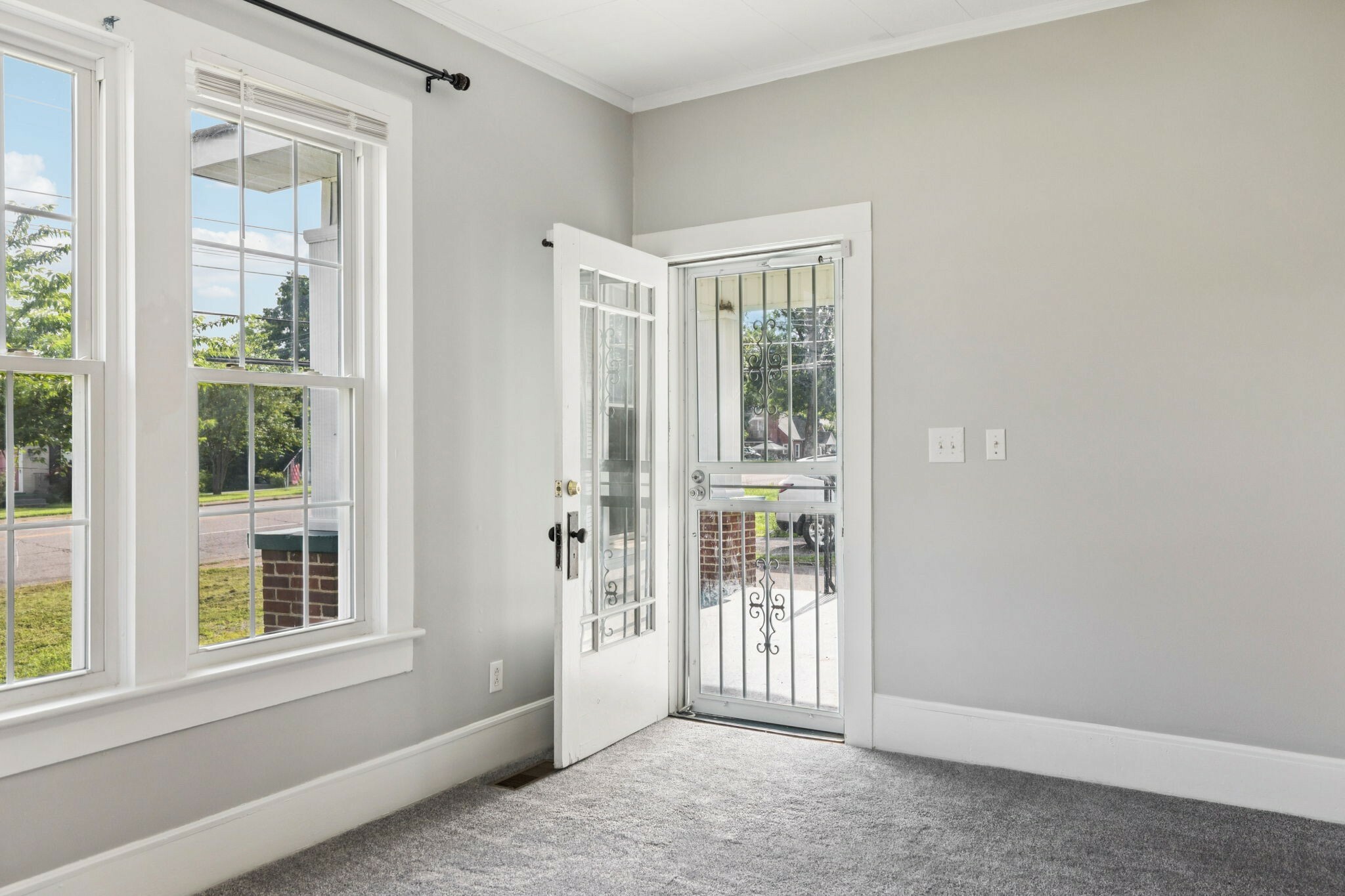 Property Photo: 1221 W Commerce St W TN 37091