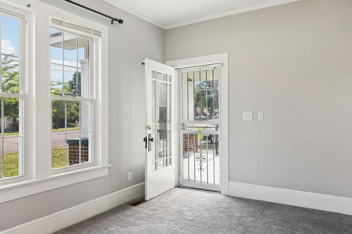Property Photo:  1221 W Commerce St W  TN 37091 