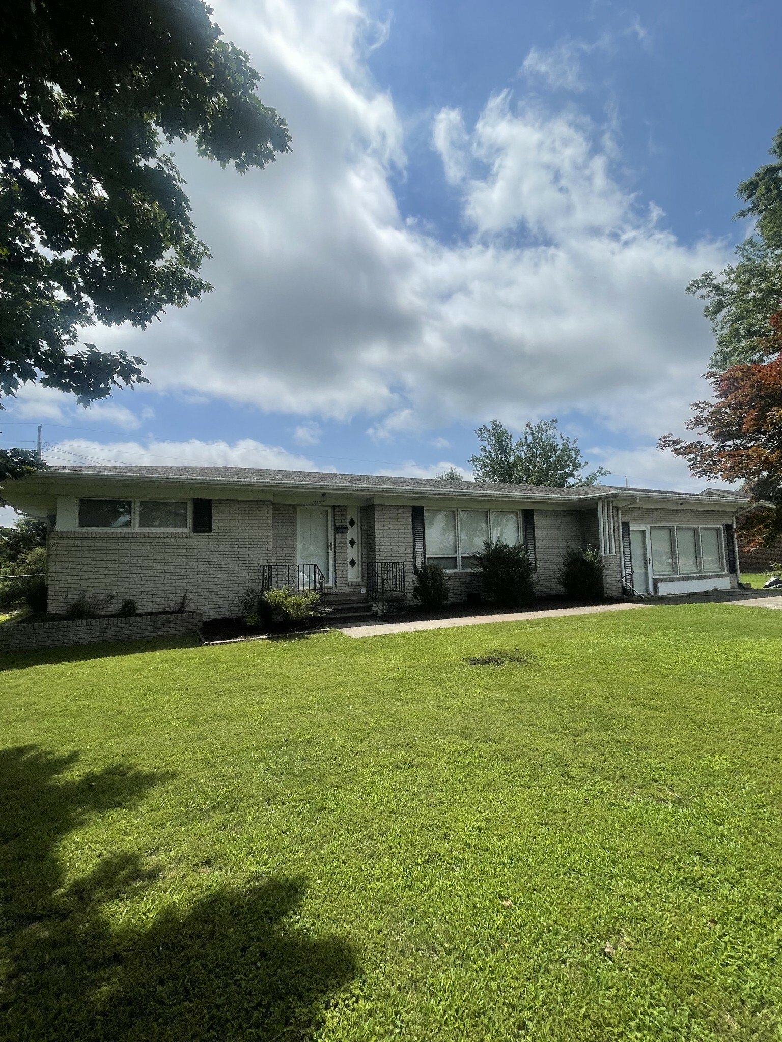 Property Photo: 1212 Poplar Dr TN 38464