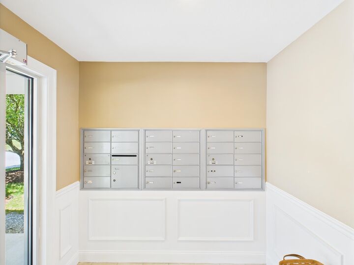 Property Photo: 6 Stearns Lane NH 03054