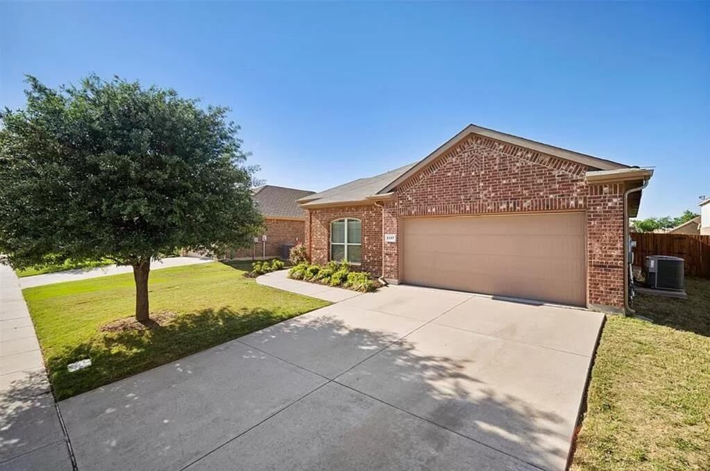 Property Photo:  5117 Meadow Lane  TX 76249 