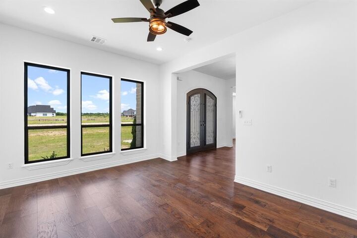 Property Photo: 1321 Greycrest Terrace TX 76065