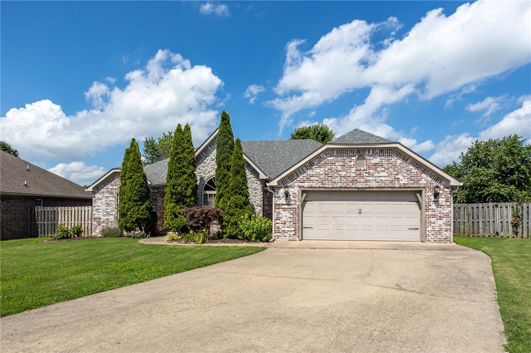 Property Photo: 3000 SW Silverbark Road AR 72713