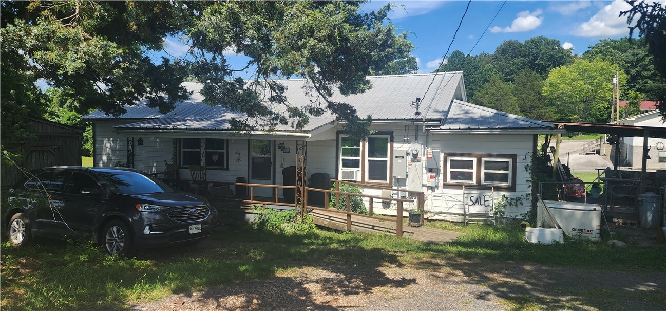 Property Photo: 204 Glade Street AR 72650