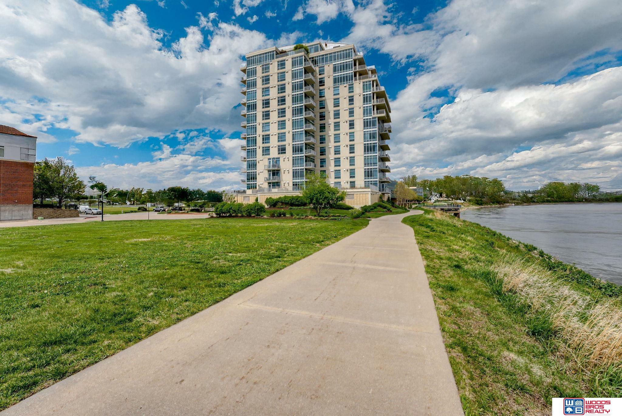 Property Photo: 444 Riverfront Place 601 NE 68102