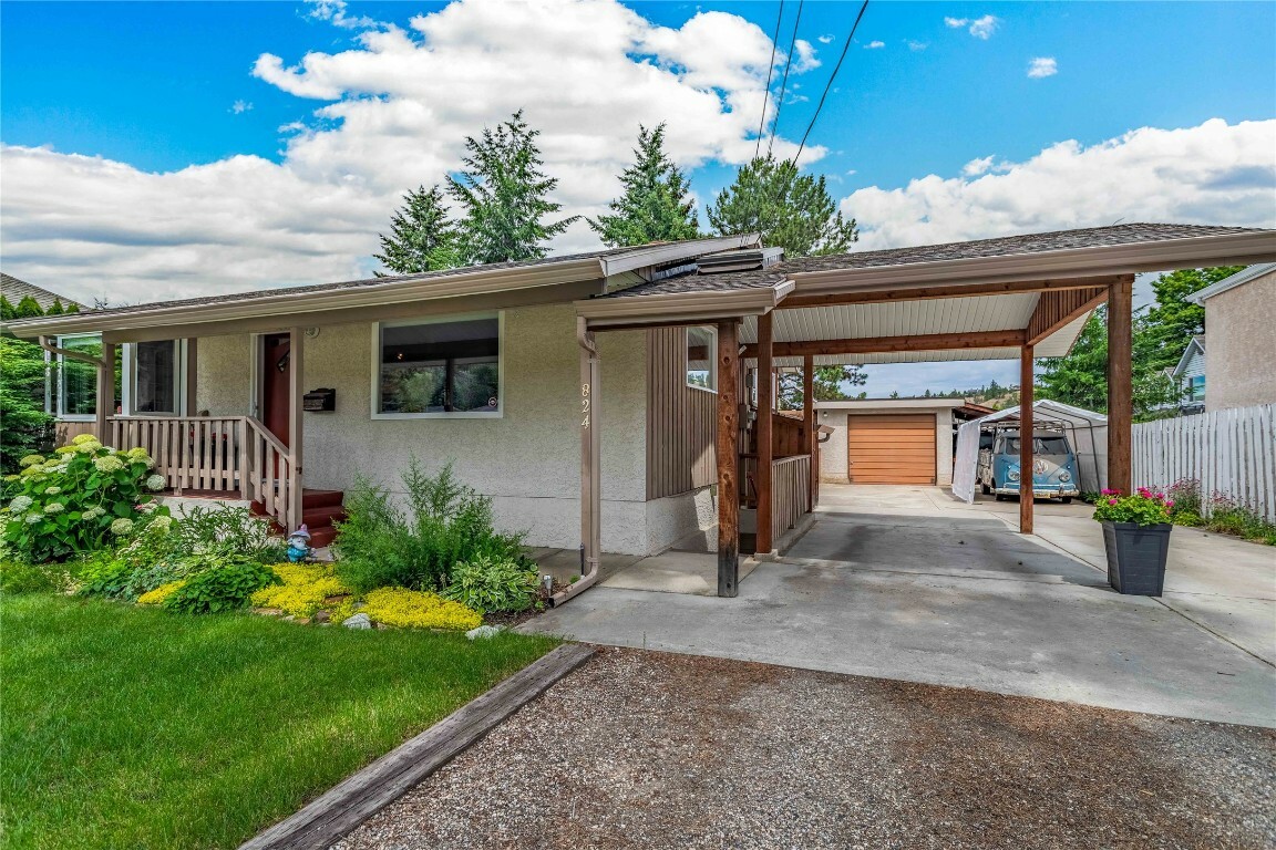 Photo de la propriété:  824 Raymer Road  BC V1W 1J8 