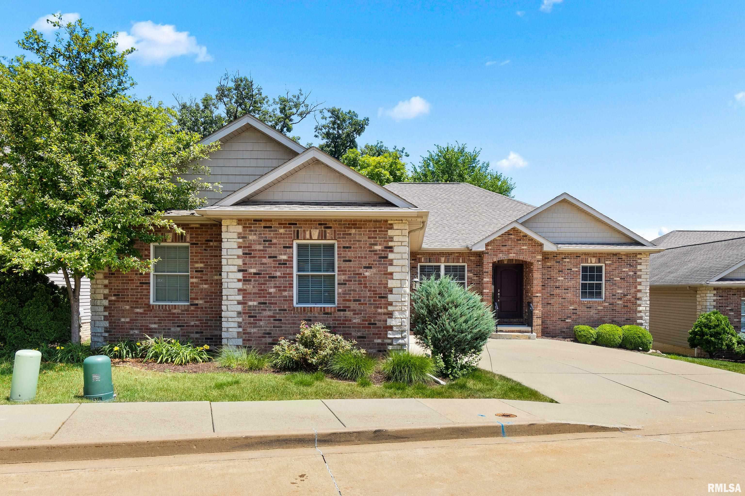 Property Photo: 2627 W Lake Pointe Terrace IL 61614