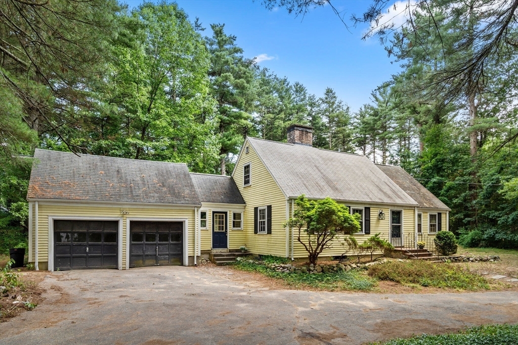 Property Photo: 10 Taylor Lane MA 02030