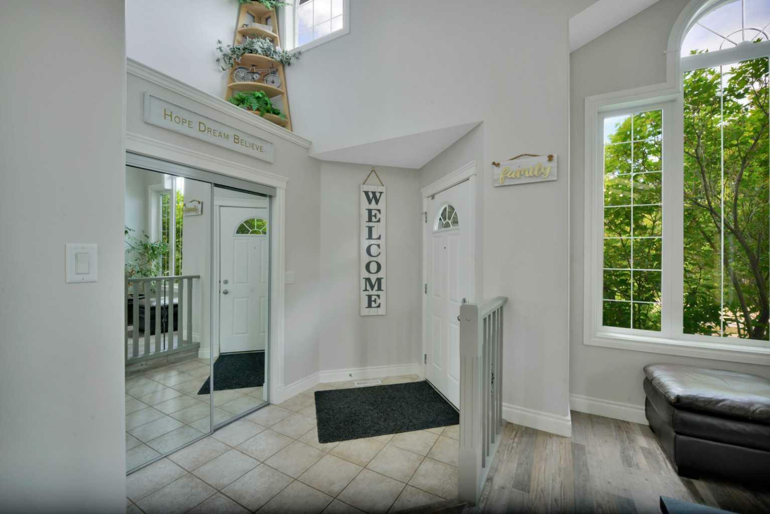 Property Photo: 39 Assinger Avenue AB T4R 3L4