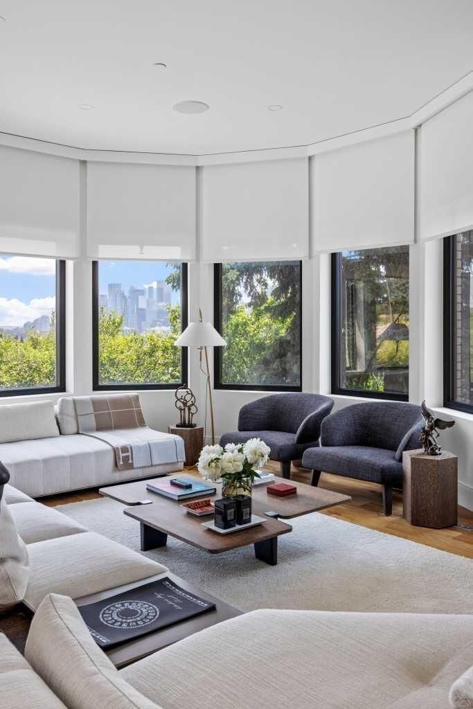 Property Photo:  1111 16A Street NW  AB T2N 2C9 
