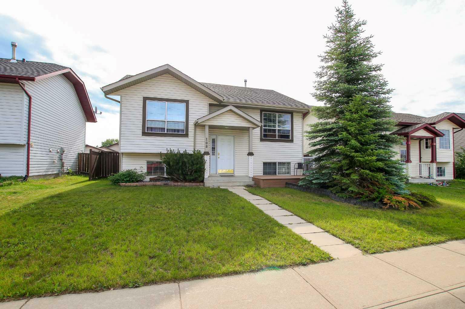 Property Photo: 108 Briarwood Crescent AB T0M 0J0