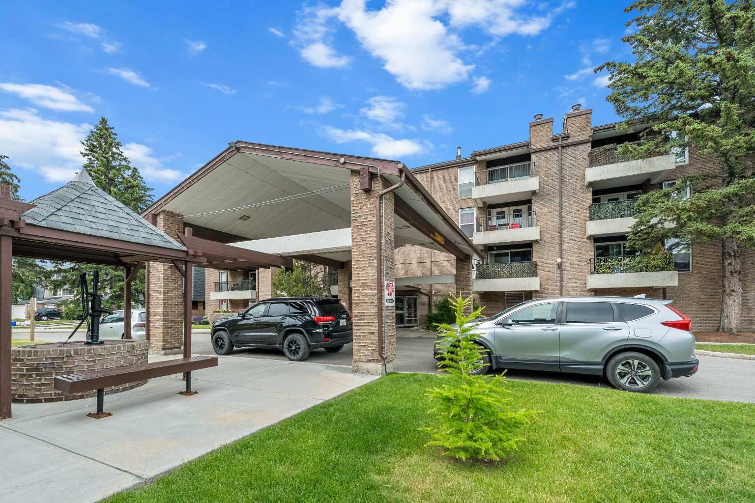 Property Photo: 201 Braeglen Close SW 1310 AB T2W 2B1