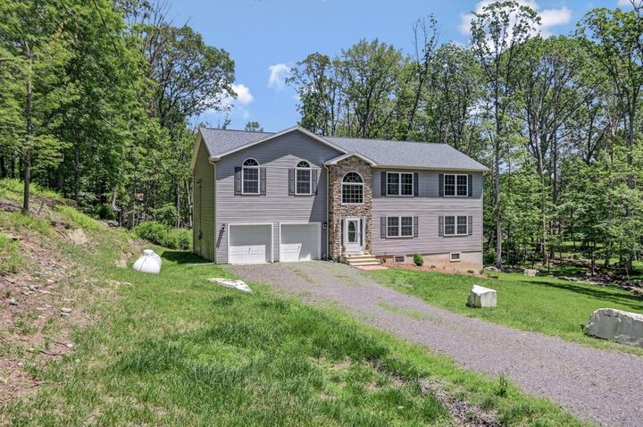 Property Photo:  631 Sunglo Lane  PA 18332 