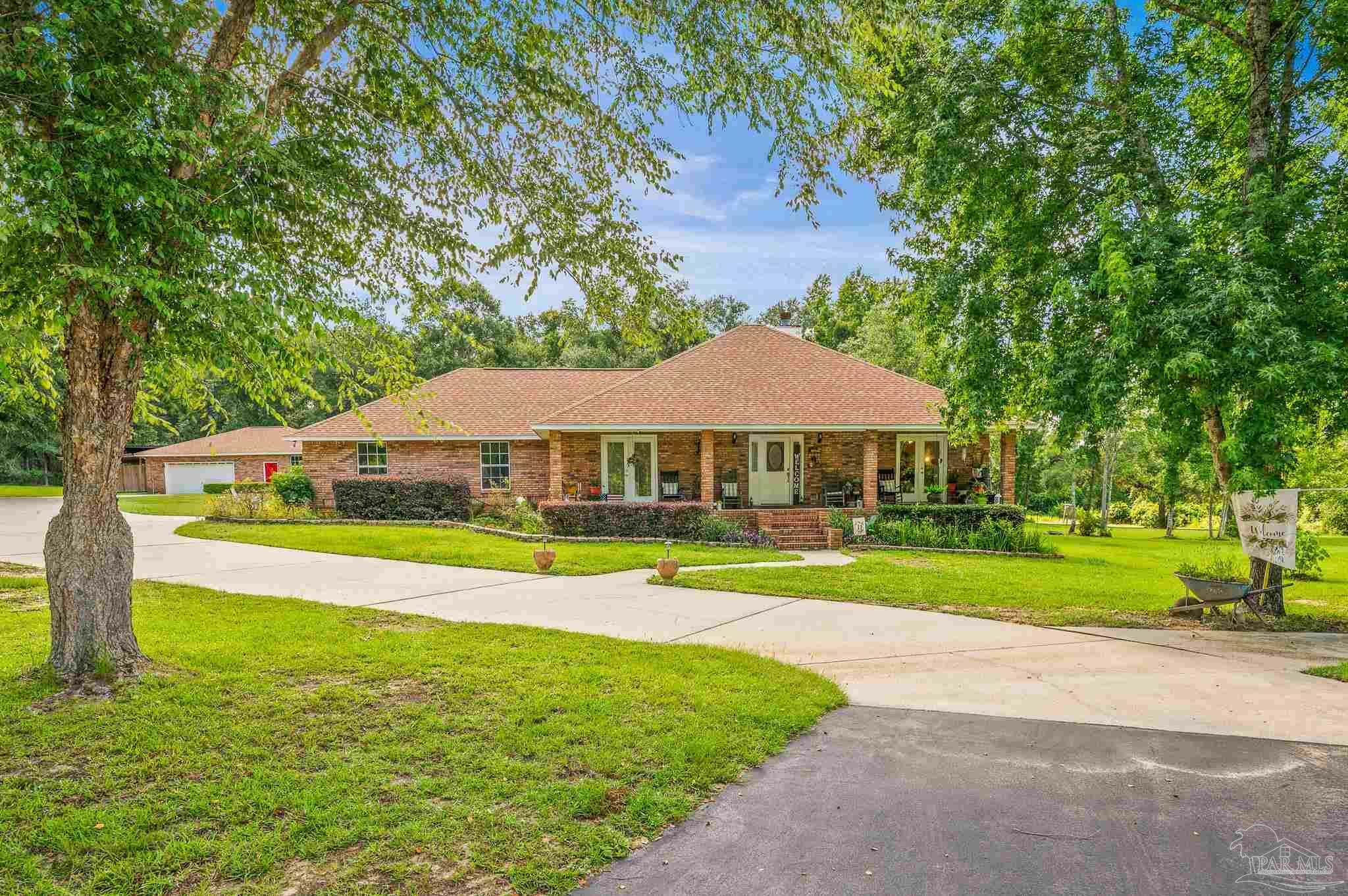 Property Photo: 6552 Emerald Forest Dr FL 32570