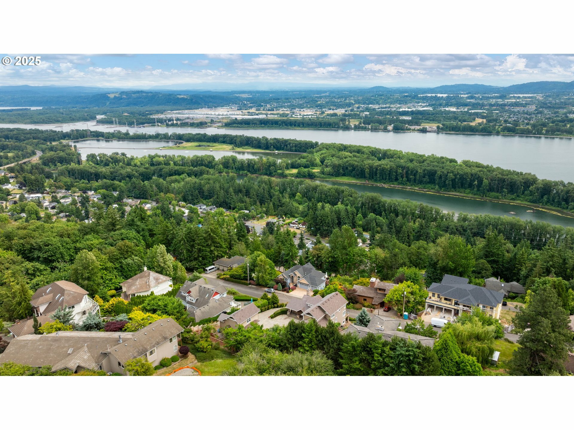 Property Photo: 3045 NW 3rd Ave WA 98607