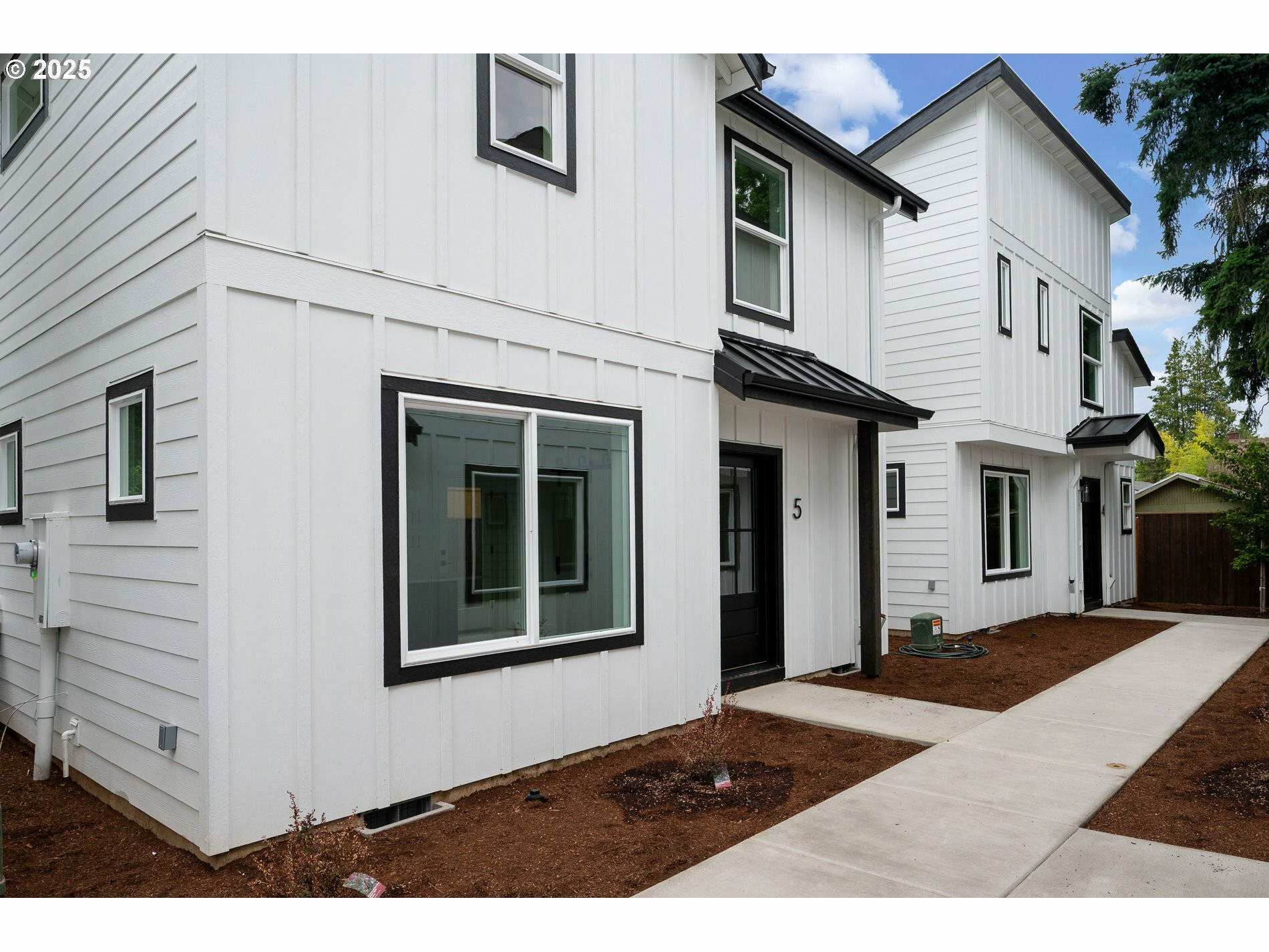 Property Photo: 4103 SE Olsen St 5 OR 97222