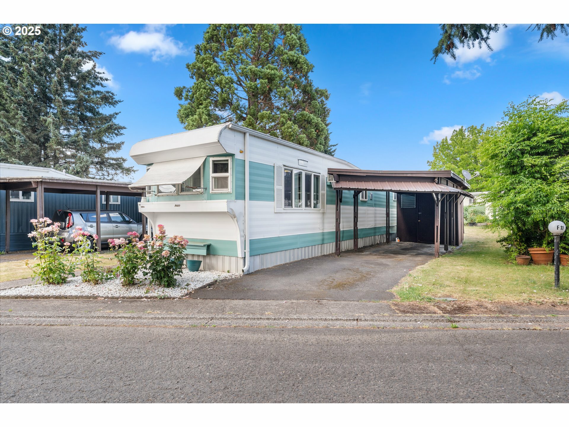 Property Photo:  1625 Henderson Ave  OR 97403 