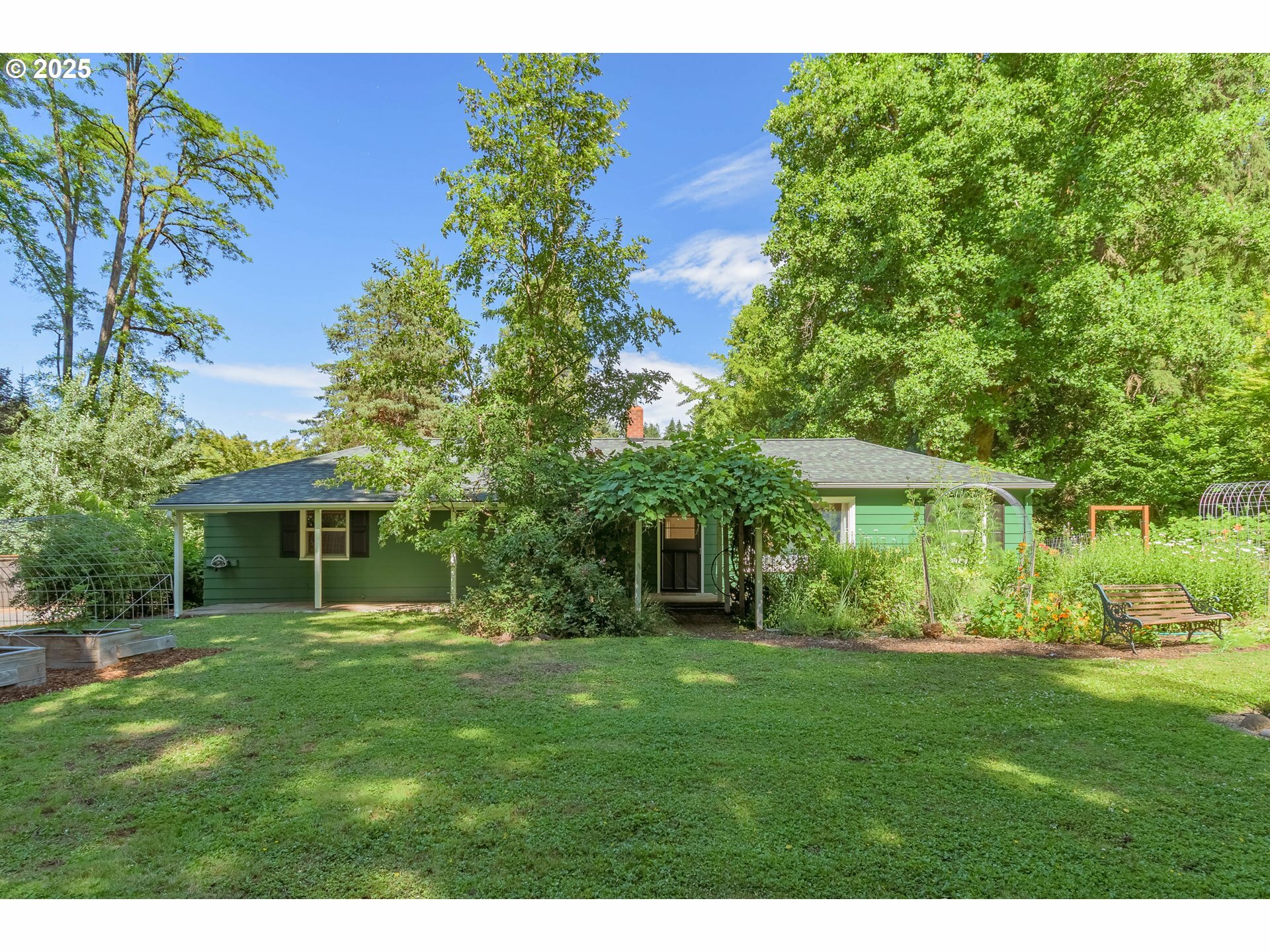 Property Photo: 4451 Dillard Rd OR 97405