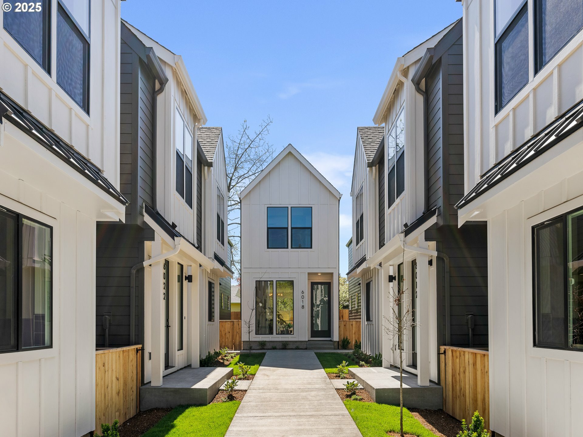 Property Photo:  6020 NE Mason St 9  OR 97218 