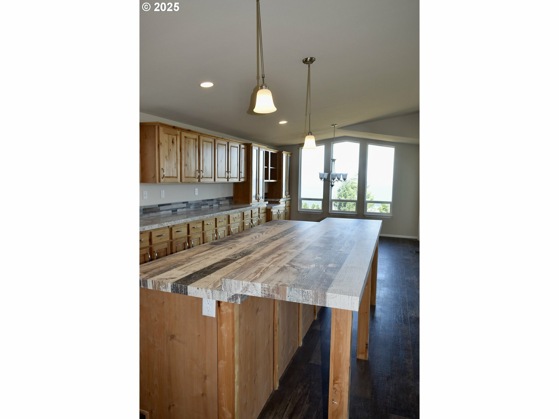 Property Photo: 94250 Seaview Ln OR 97444
