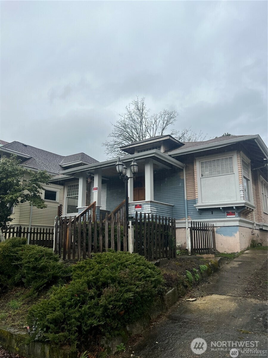 Property Photo:  214  23rd Avenue  WA 98122 