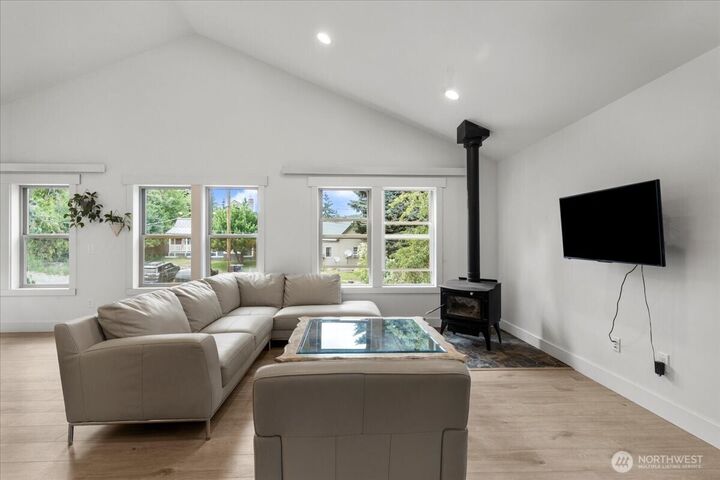 Property Photo:  206 W Montana Avenue  WA 98941 