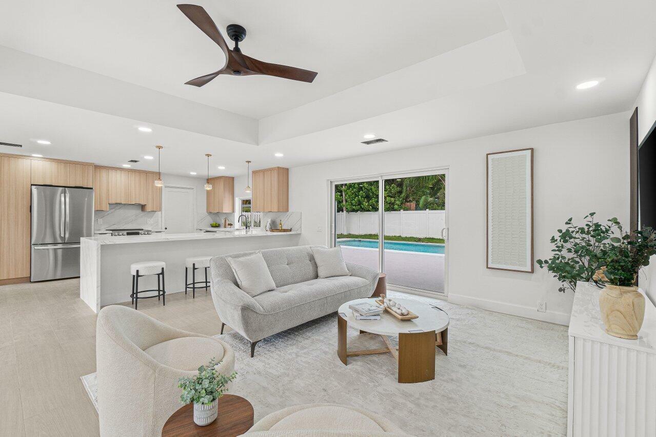 Property Photo: 723 SW 25th Avenue FL 33435