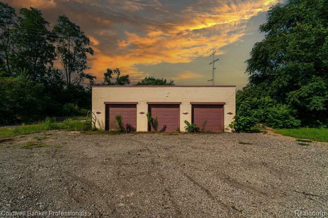 Property Photo: 421 N Paddock Street MI 48342