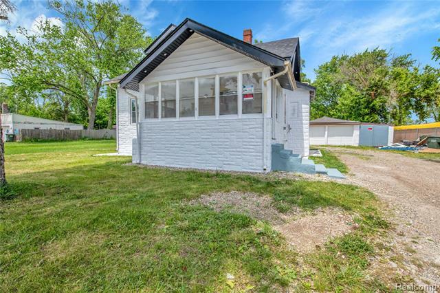 Property Photo: 134 W Auburn Road MI 48307