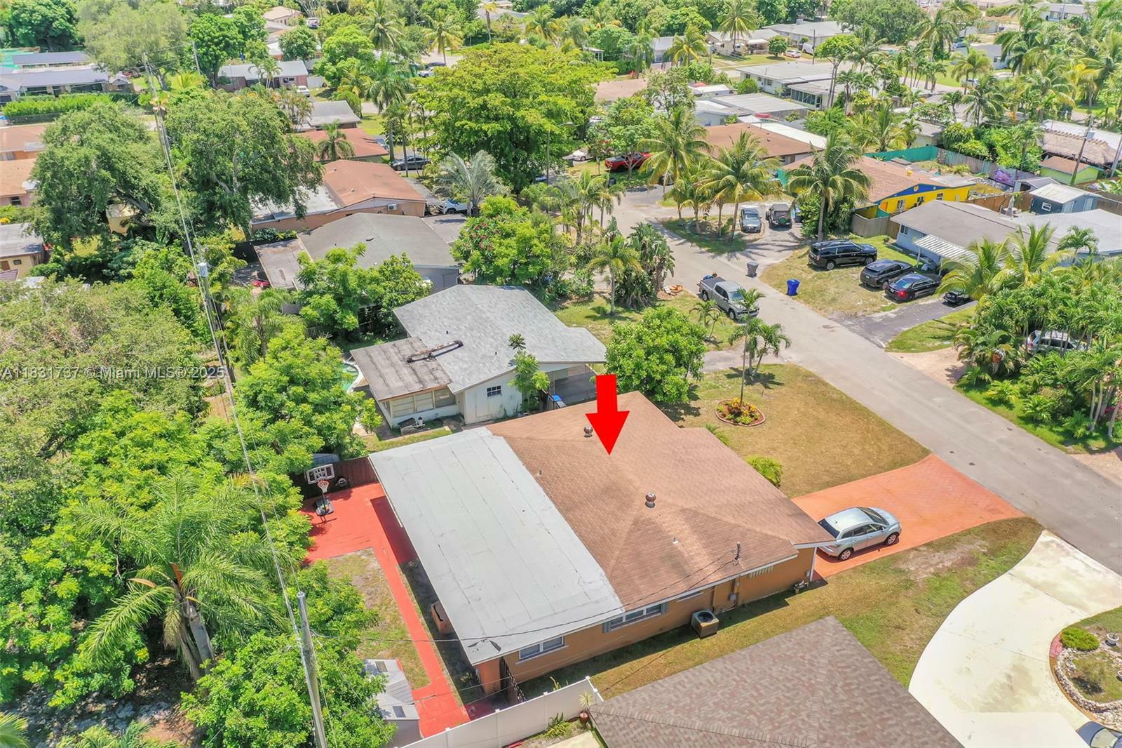 Property Photo:  2201 N 57th Ter  FL 33021 