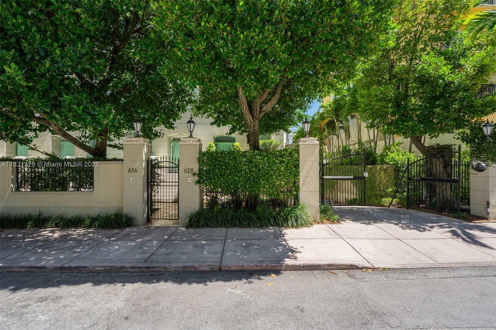 Property Photo:  618 Valencia Ave 101  FL 33134 