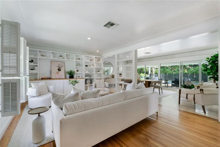 Property Photo: 431 Gerona Ave FL 33146