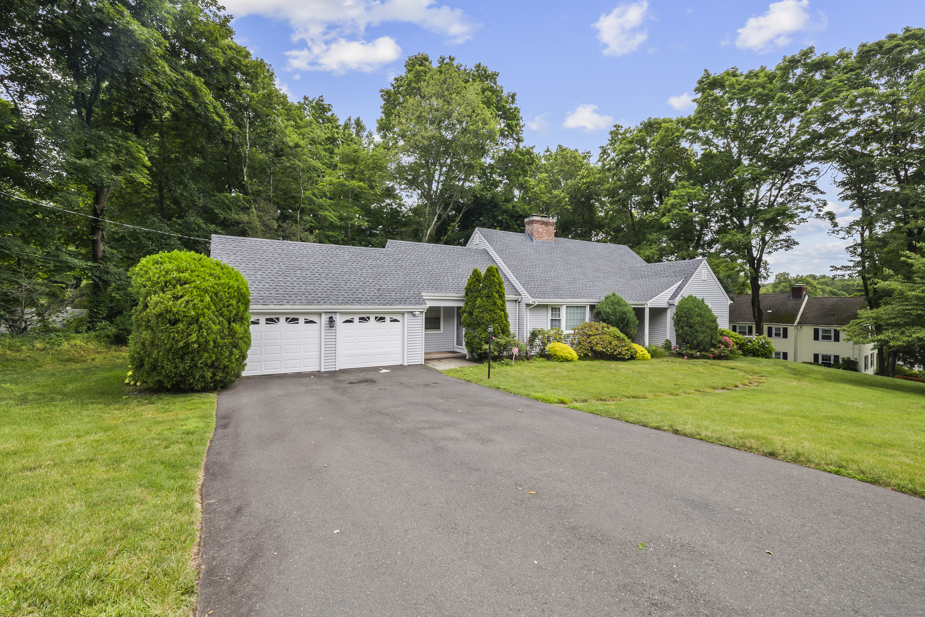 Property Photo:  10 Treeborough Drive  CT 06117 