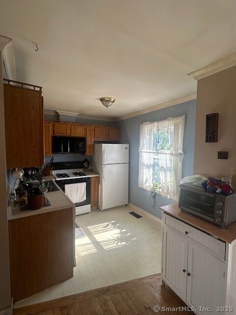 Property Photo:  22 Virginia Avenue Apt 2B  CT 06810 