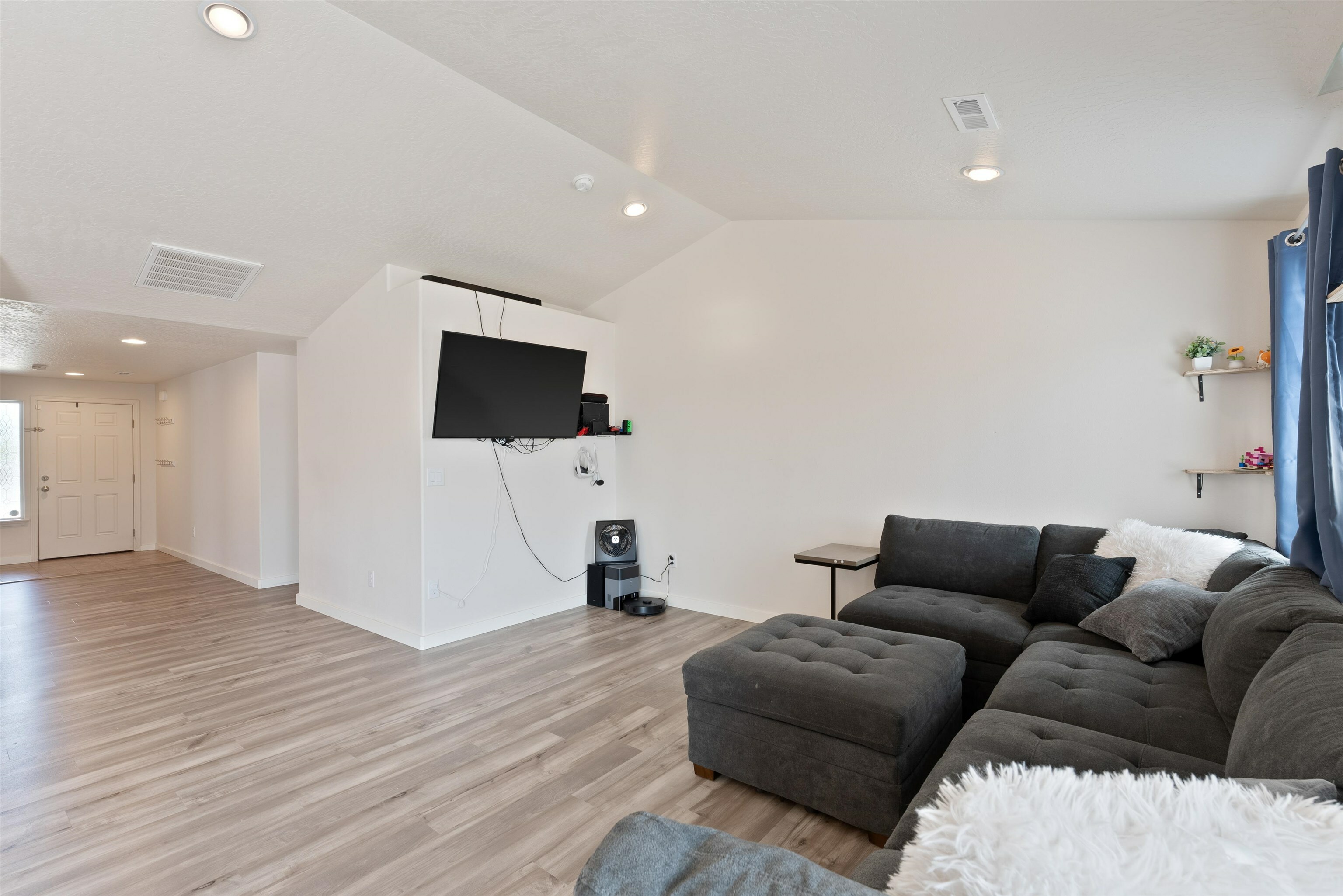Property Photo: 815 S Soda Rd WA 99224