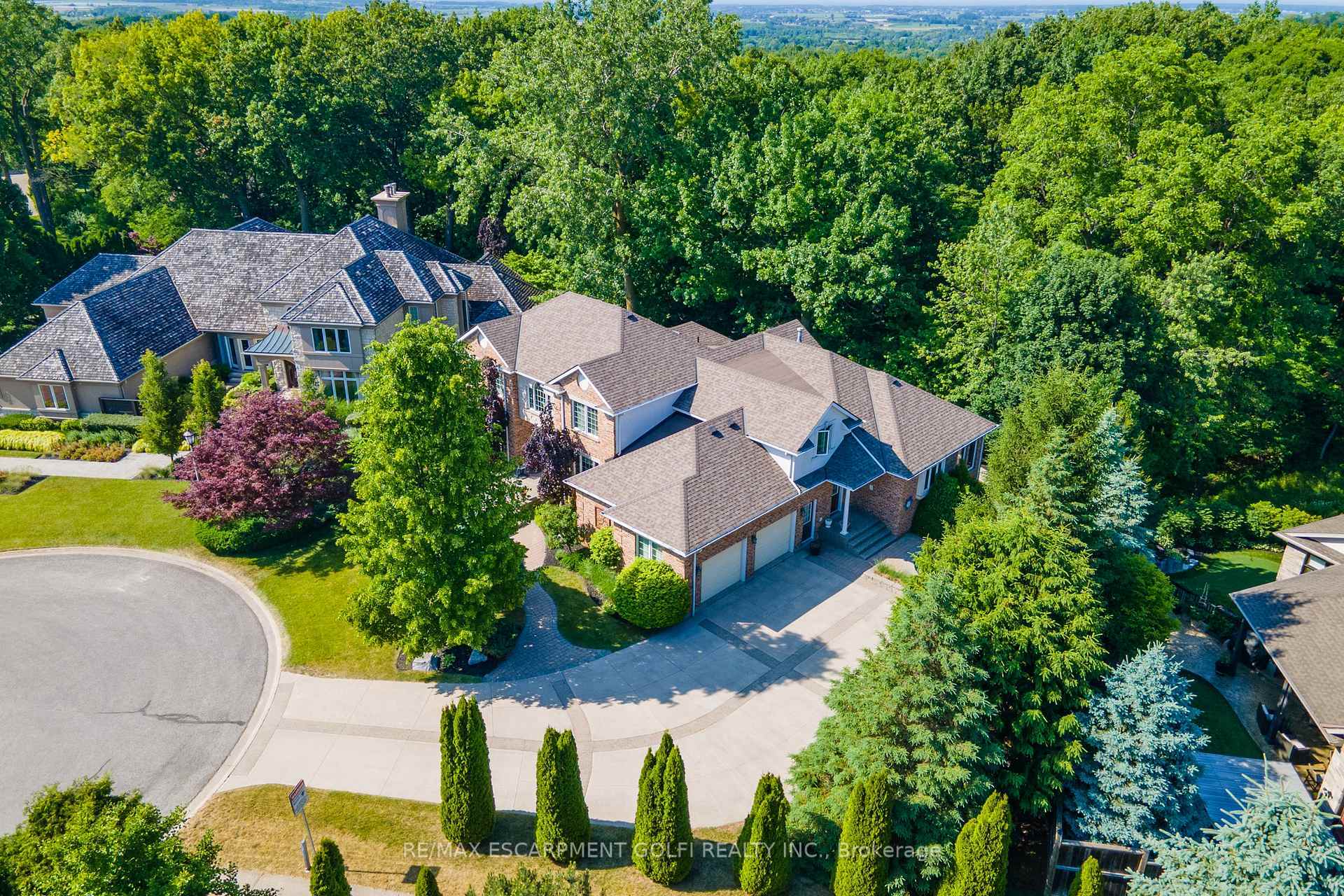 Property Photo: 6431 Rockcliffe Estates ON L2J 4K7