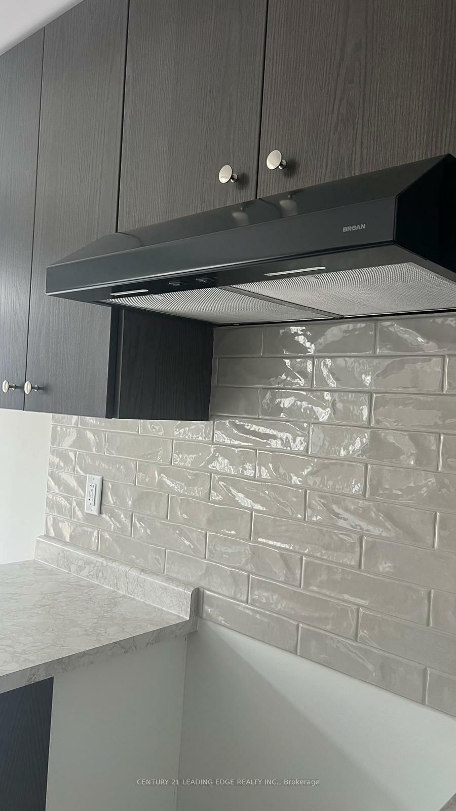 Property Photo:  122 Brighton Lane  ON L2V 0B7 