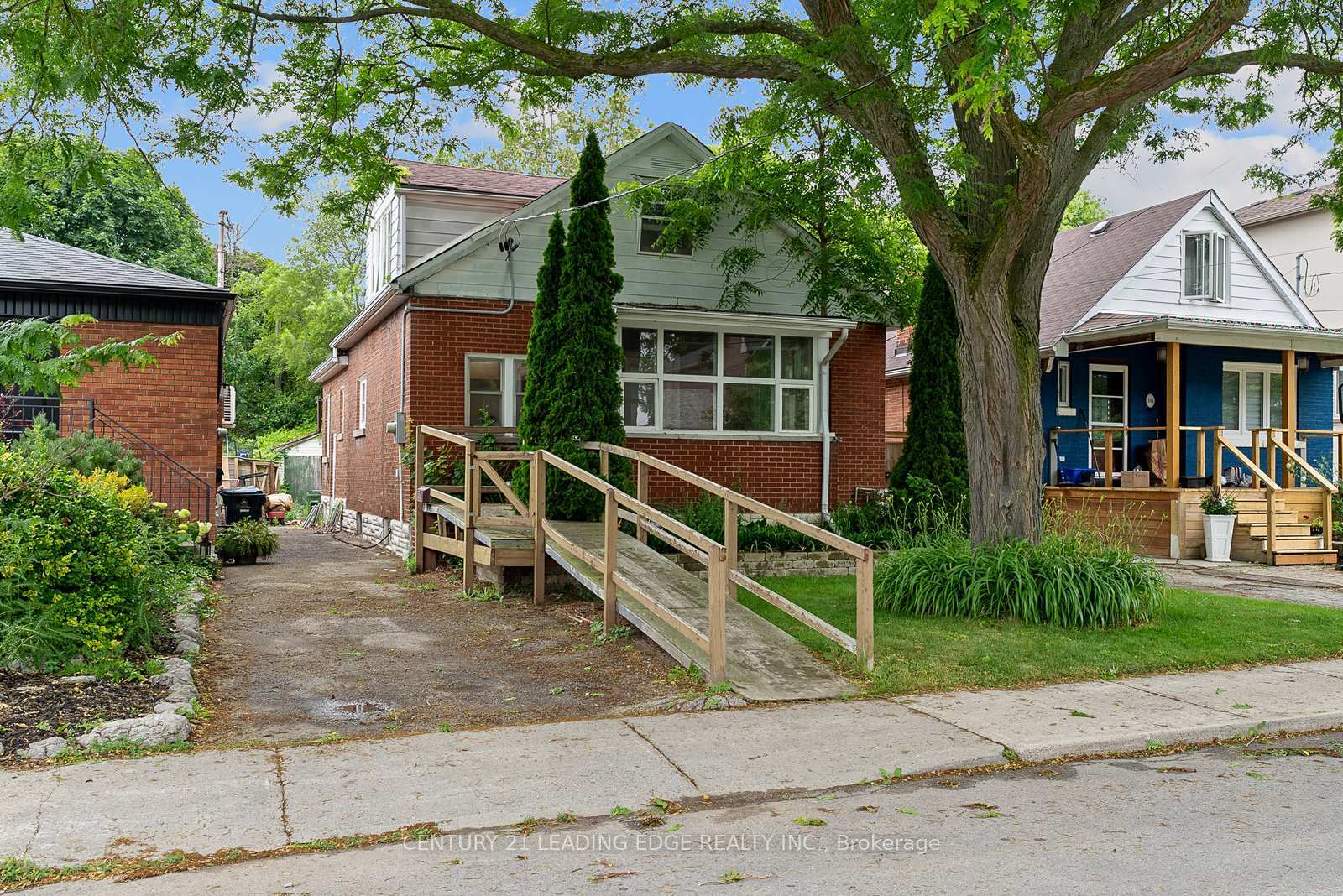 Photo de la propriété:  102 Kalmar Avenue N  ON M1N 3G4 