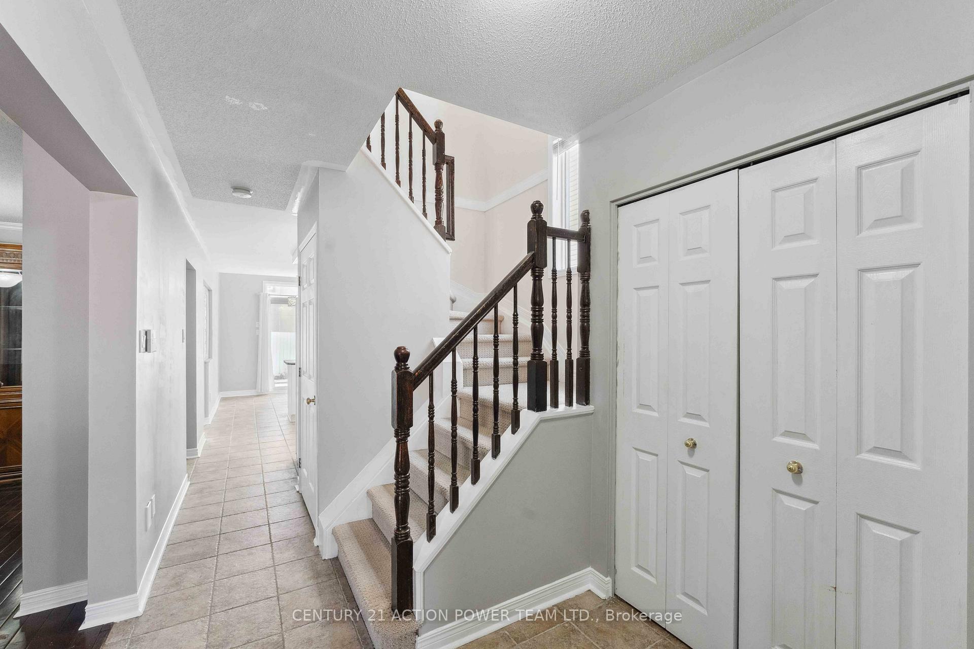 Property Photo: 13 Avonhurst Avenue ON K2J 4K9