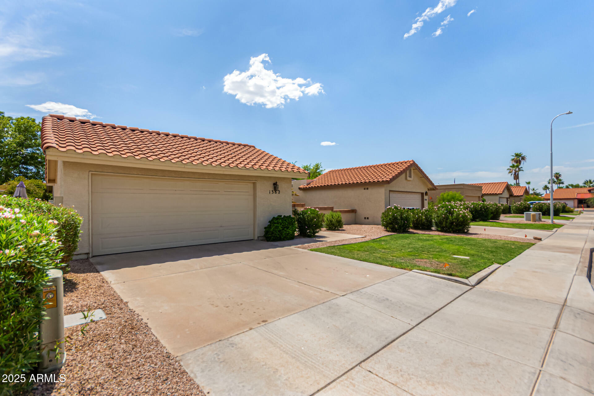 Property Photo:  1382 N Tamarisk Drive  AZ 85224 