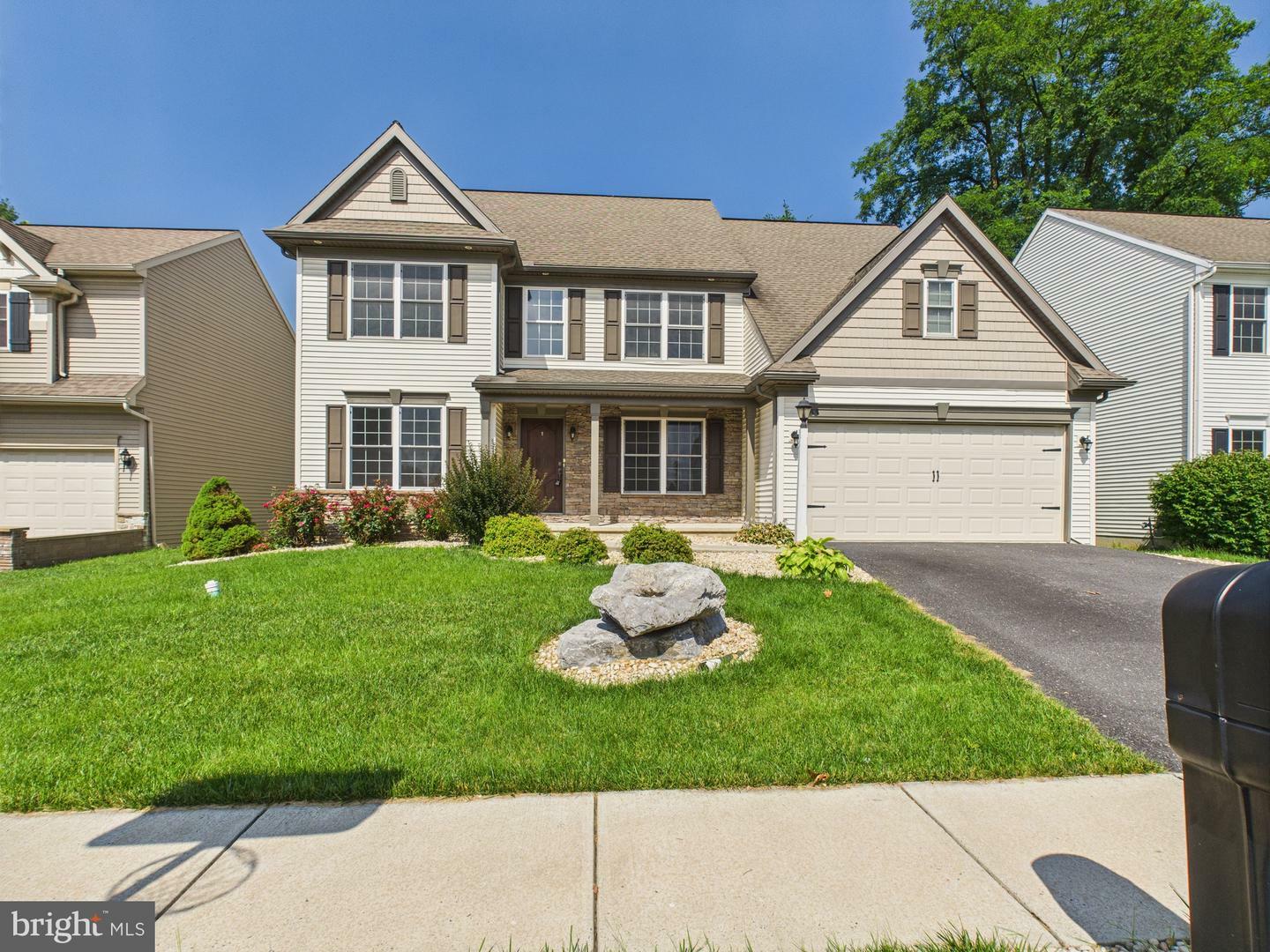 Property Photo:  53 Hamlet Circle  PA 17050 