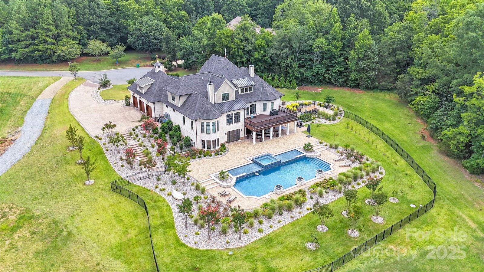Property Photo: 1430 Rosehill Drive NC 28173